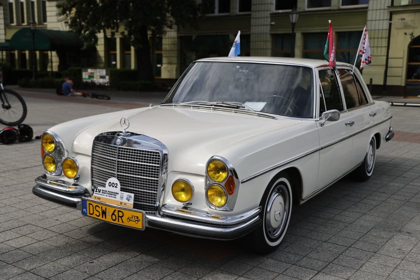 Uczestnicy Rajdu dla Zuchwałych na placu Wolności we Wrocławiu