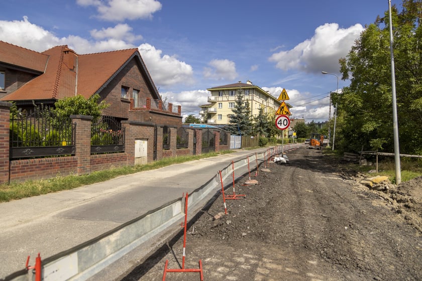 Przebudowa ulicy Dolnobrzeskiej na osiedlu Leśnica, sierpień 2023