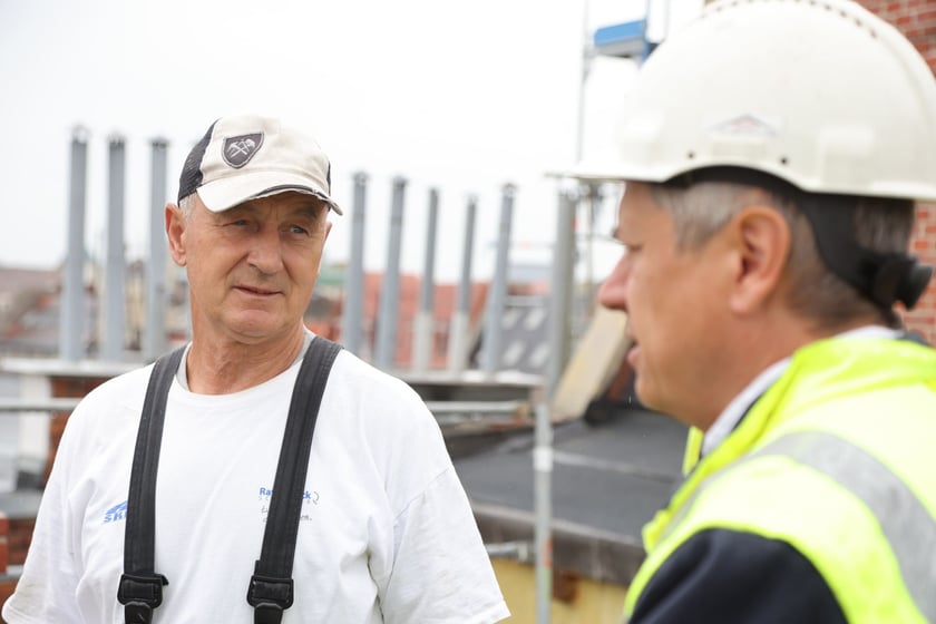 Zabytkowy budynek pod adresem ul. Gepperta 4 we Wrocławiu w trakcie renowacji, sierpień 2023