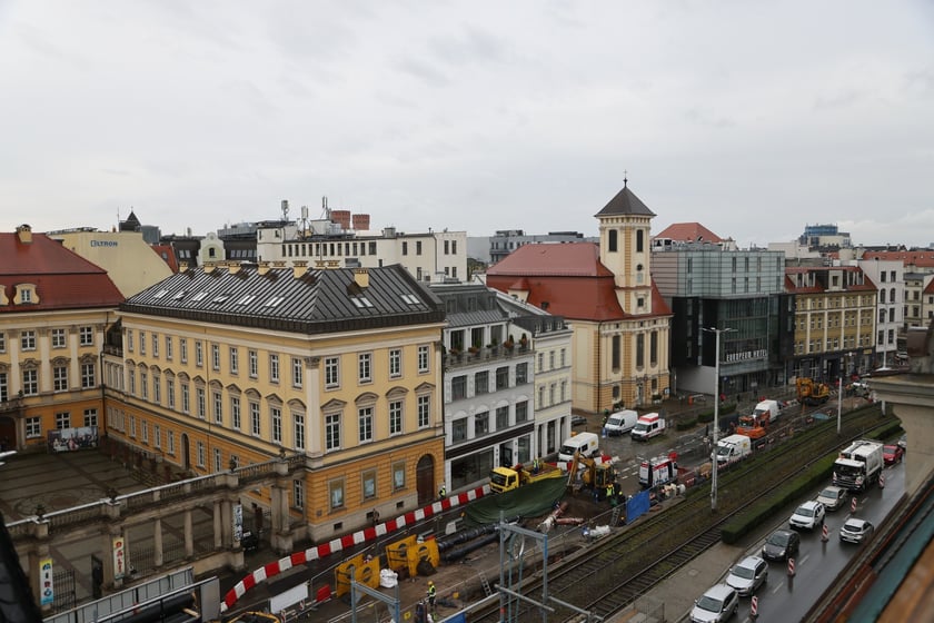 Widok z góry na Kazimierza Wielkiego w trakcie remontu, sierpień 2023