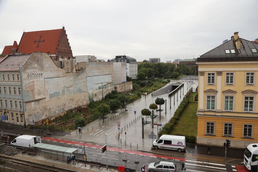 Widok z góry na Kazimierza Wielkiego w trakcie remontu, sierpień 2023