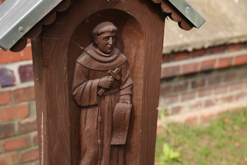 Cmentarz przy klasztorze franciszkanów na Karłowicach