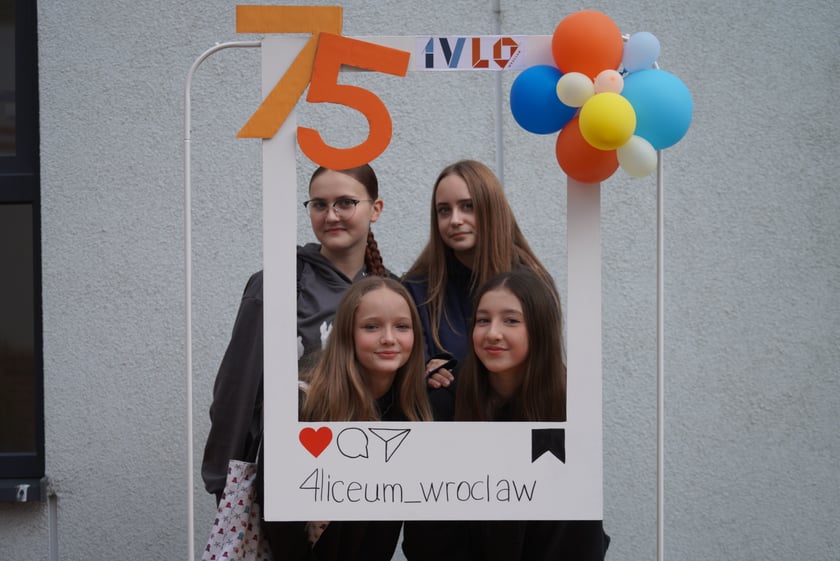 IV Liceum Ogólnokształcące przy ul. Świstackiego świętuje 75. urodziny.