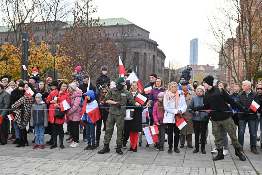 Uczestnicy parady 11 listopada 2023 r.