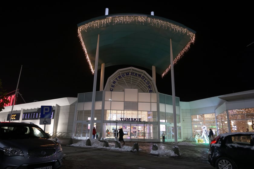 Iluminacje świąteczne wok&oacute;ł wrocławskich galerii