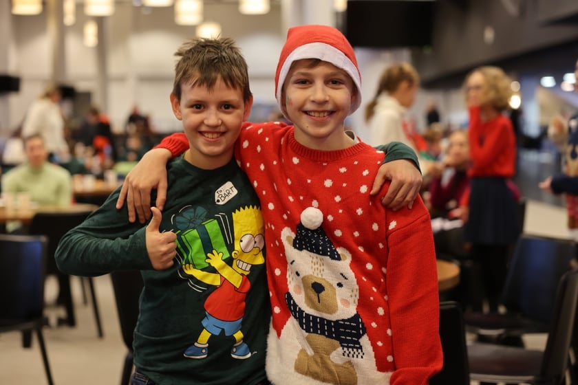 Paczki Dobrych Relacji 2023 dla dzieci i ich opiekun&oacute;w z rodzin zastępczych (10 grudnia 2023 Tarczyński Arena)