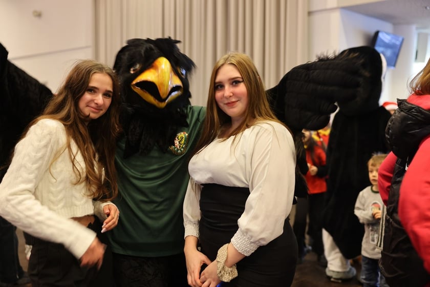 Paczki Dobrych Relacji 2023 dla dzieci i ich opiekun&oacute;w z rodzin zastępczych (10 grudnia 2023 Tarczyński Arena)