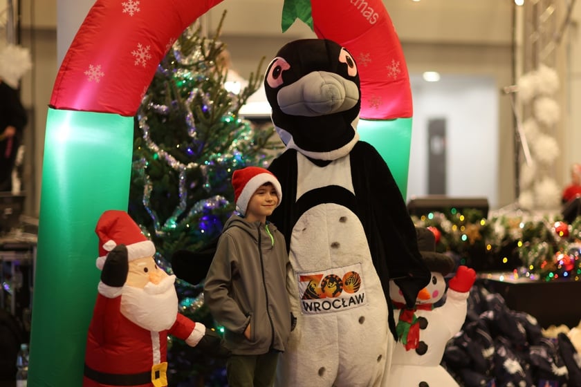 Paczki Dobrych Relacji 2023 dla dzieci i ich opiekun&oacute;w z rodzin zastępczych (10 grudnia 2023 Tarczyński Arena)