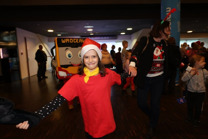 Paczki Dobrych Relacji 2023 dla dzieci i ich opiekun&oacute;w z rodzin zastępczych (10 grudnia 2023 Tarczyński Arena)