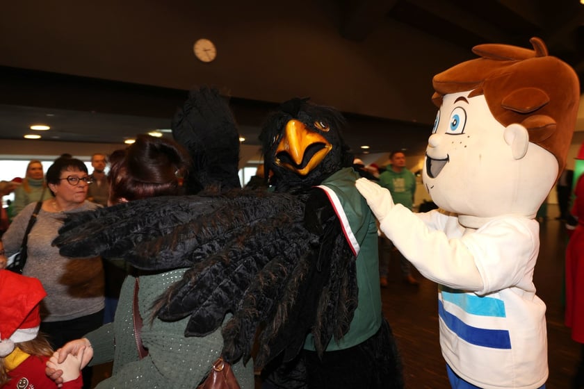 Paczki Dobrych Relacji 2023 dla dzieci i ich opiekun&oacute;w z rodzin zastępczych (10 grudnia 2023 Tarczyński Arena)