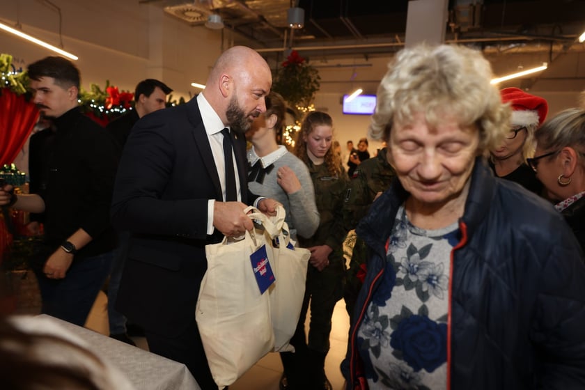 W świątecznym nastroju Paczki Dobrych Relacji otrzymali podopieczni wrocławskiego MOPS-u.