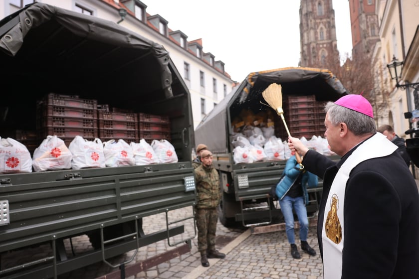 Caritas rozdał paczki potrzebującym w ramach akcji ''Niosę dobro''