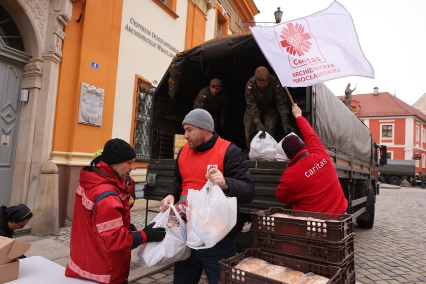 Caritas rozdał paczki potrzebującym w ramach akcji ''Niosę dobro''