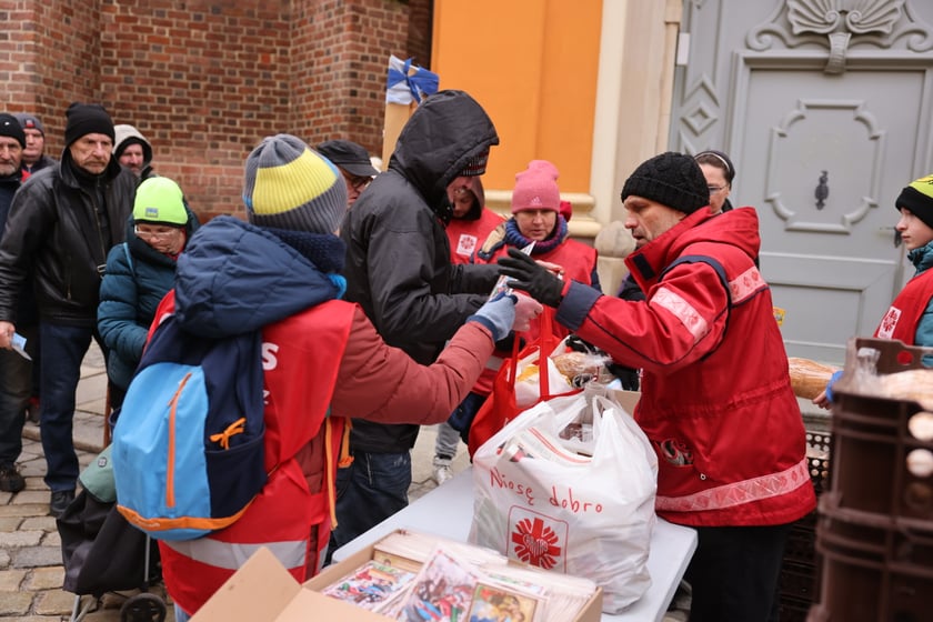 Caritas rozdał paczki potrzebującym w ramach akcji ''Niosę dobro''