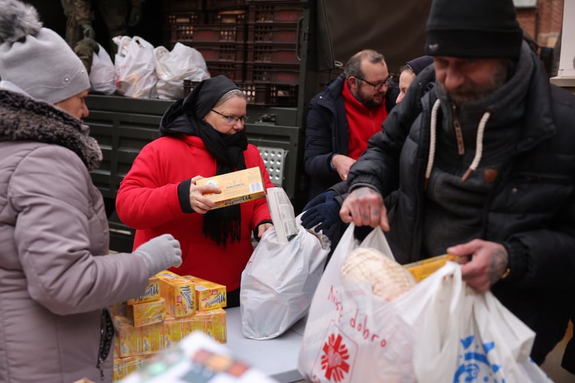 Caritas rozdał paczki potrzebującym w ramach akcji ''Niosę dobro''