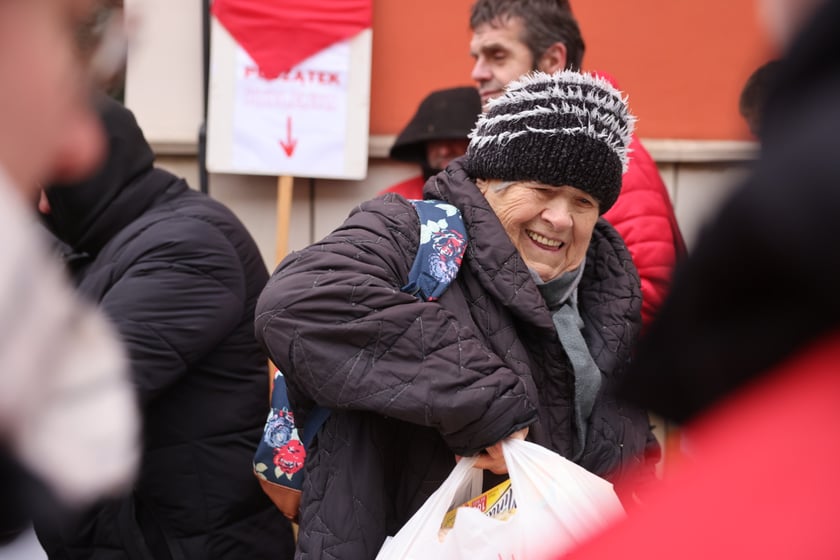 Caritas rozdał paczki potrzebującym w ramach akcji ''Niosę dobro''