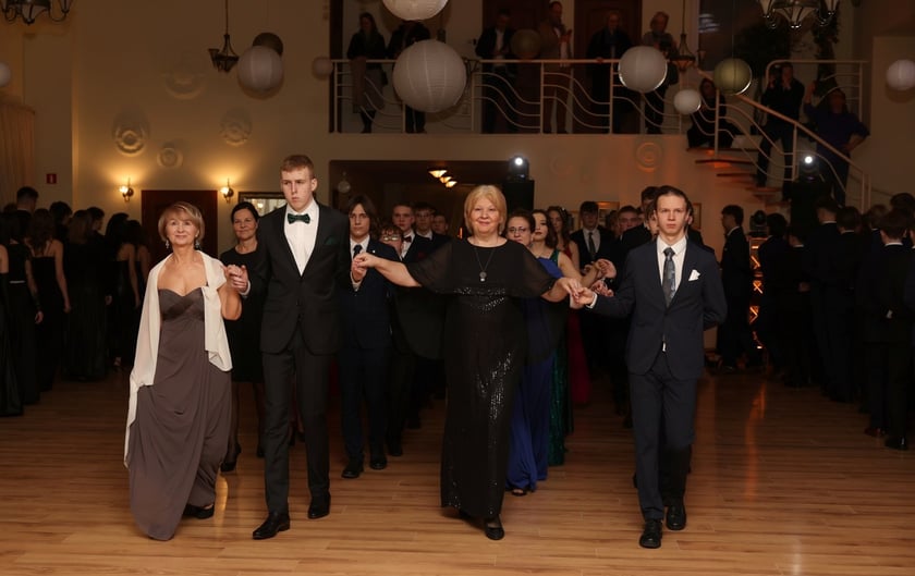 Studniówka Elektronicznych Zakładów Naukowych we Wrocławiu