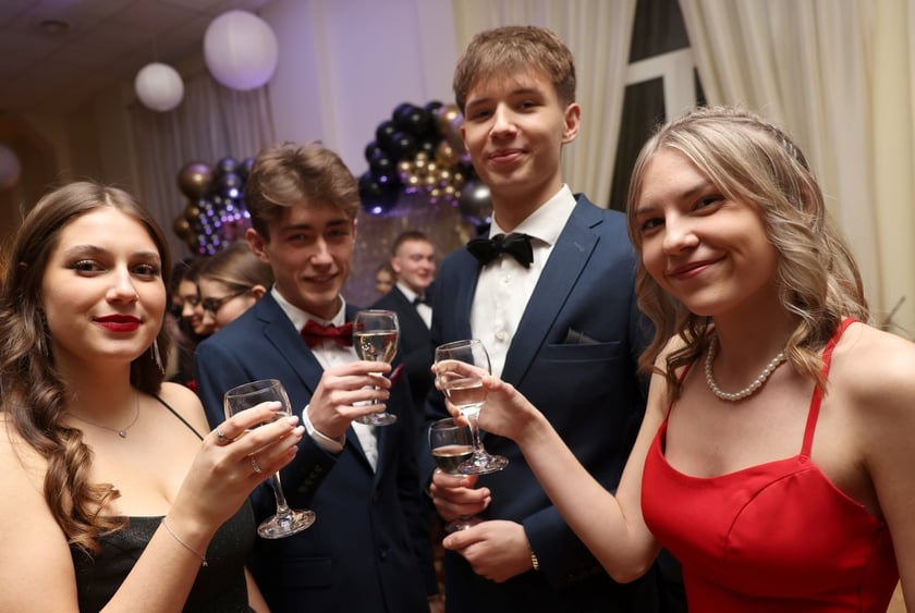 Studniówka Elektronicznych Zakładów Naukowych we Wrocławiu