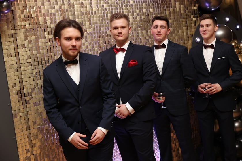 Studniówka Elektronicznych Zakładów Naukowych we Wrocławiu