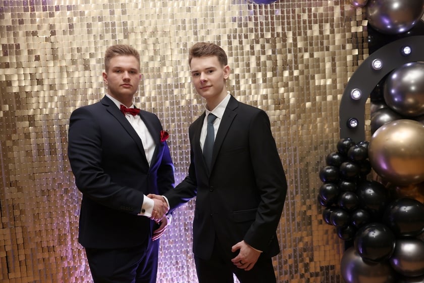 Studniówka Elektronicznych Zakładów Naukowych we Wrocławiu