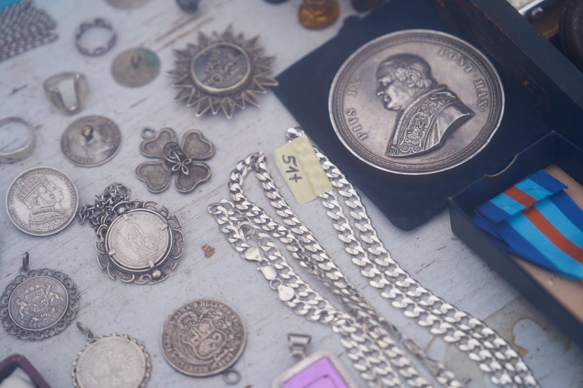 Giełda staroci pod Halą Stulecia 27.01.2024