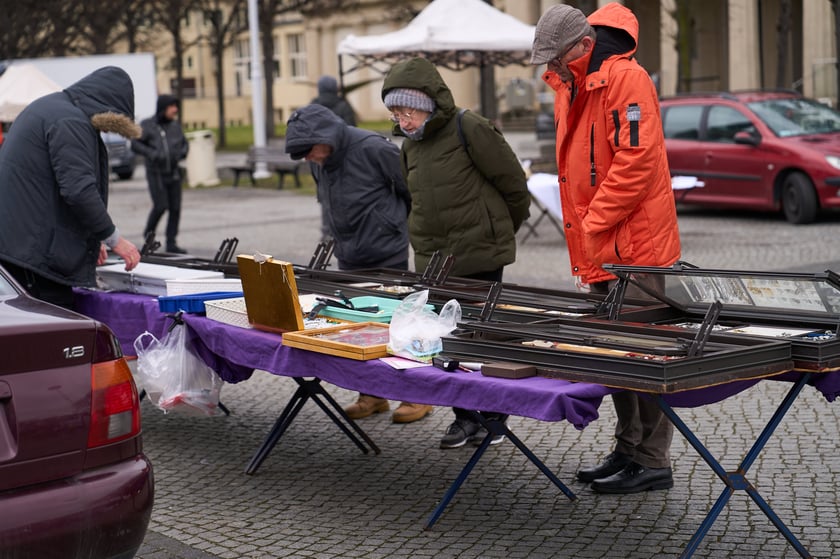 Giełda staroci pod Halą Stulecia 27.01.2024