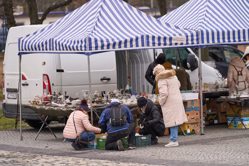Giełda staroci pod Halą Stulecia 27.01.2024