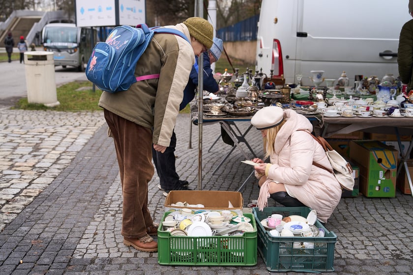 Giełda staroci pod Halą Stulecia 27.01.2024