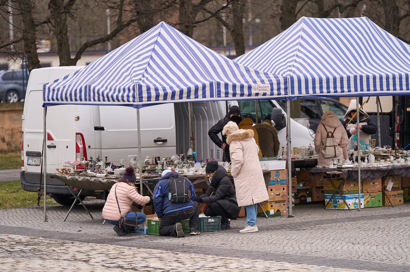 Giełda staroci pod Halą Stulecia 27.01.2024