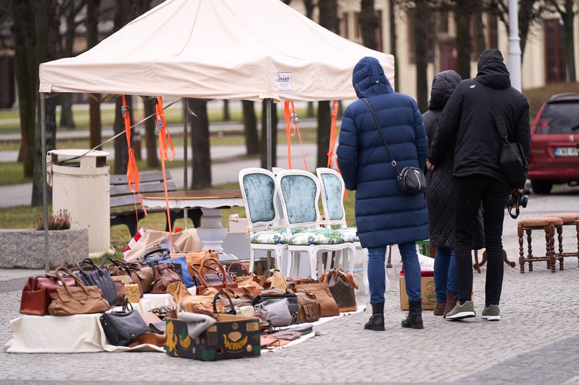 Giełda staroci pod Halą Stulecia 27.01.2024
