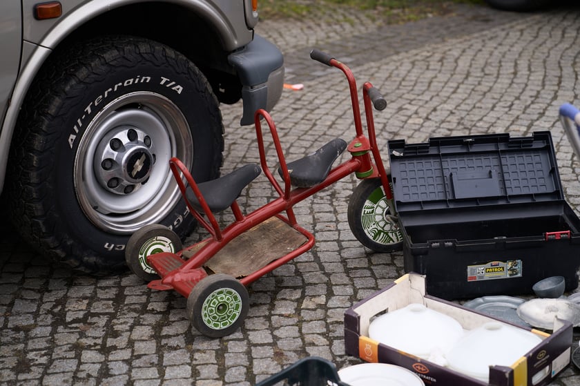 Giełda staroci pod Halą Stulecia 27.01.2024