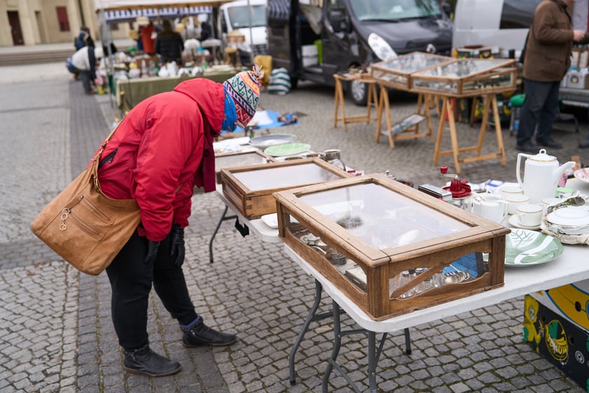 Giełda staroci pod Halą Stulecia 27.01.2024