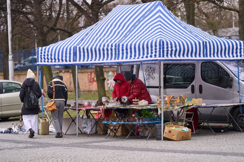 Giełda staroci pod Halą Stulecia 27.01.2024