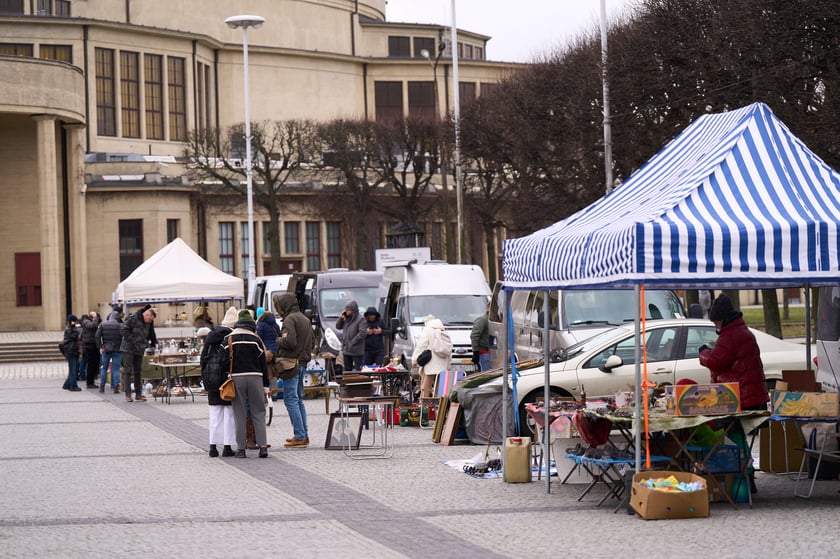 Giełda staroci pod Halą Stulecia 27.01.2024