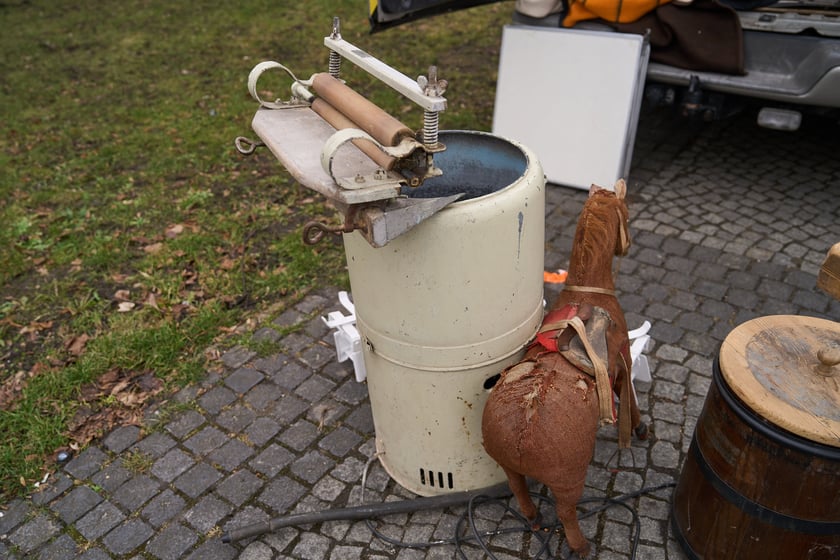 Giełda staroci pod Halą Stulecia 27.01.2024