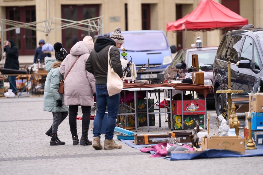 Giełda staroci pod Halą Stulecia 27.01.2024
