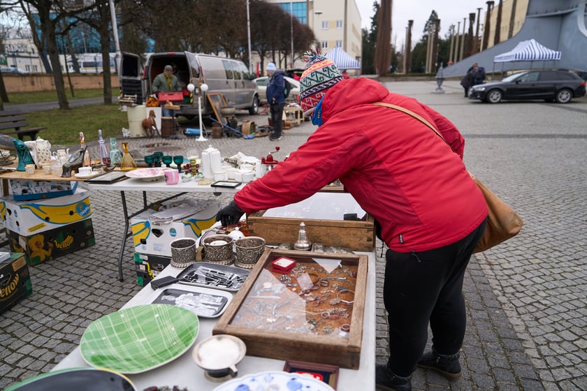 Giełda staroci pod Halą Stulecia 27.01.2024