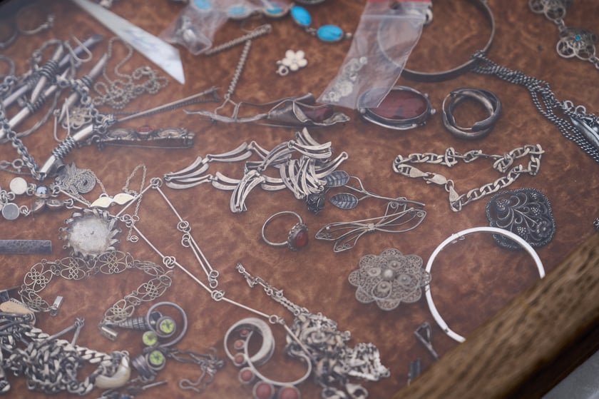 Giełda staroci pod Halą Stulecia 27.01.2024