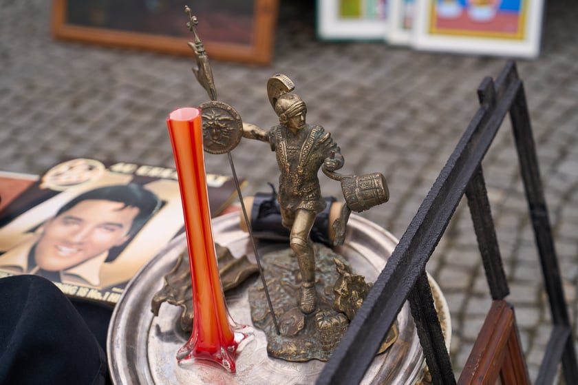 Giełda staroci pod Halą Stulecia 27.01.2024