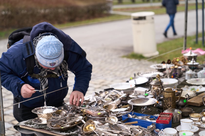Giełda staroci pod Halą Stulecia 27.01.2024