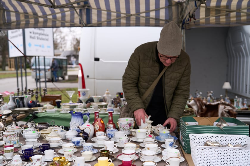 Giełda staroci pod Halą Stulecia 27.01.2024