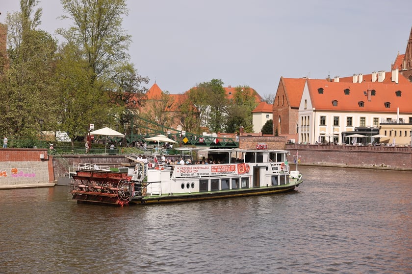 Sezon żeglugowy na Odrze. Statki, łodzie i kajaki na Odrze we Wrocławiu