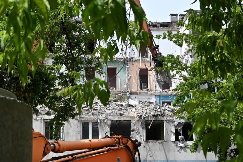 Stary budynek Komisariatu Policji Wrocław-Stare Miasto jest rozbierany. Funkcjonariusze przeprowadzili się do nowego, wybudowanego tuż obok.