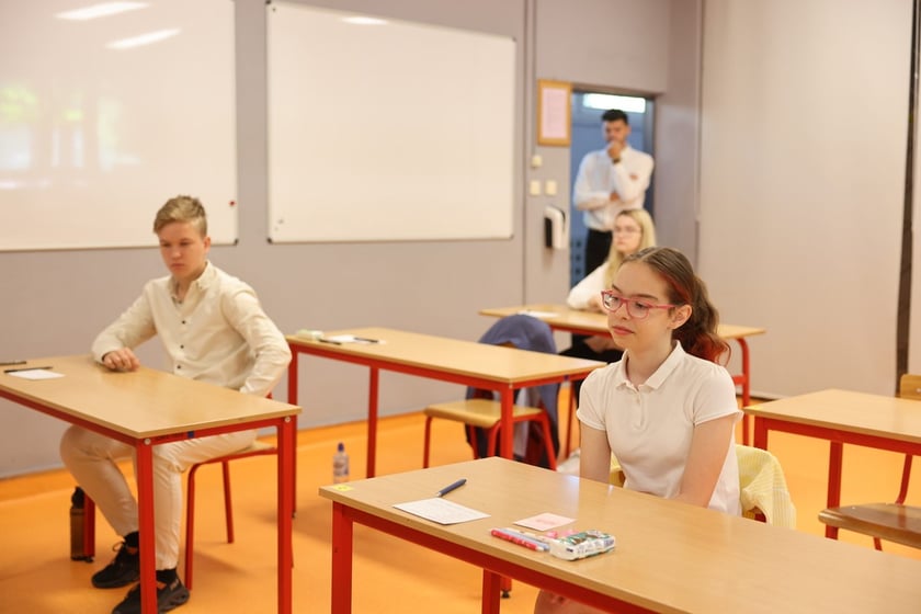 Uczniowie SP nr 29 przed egzaminem z j. polskiego
