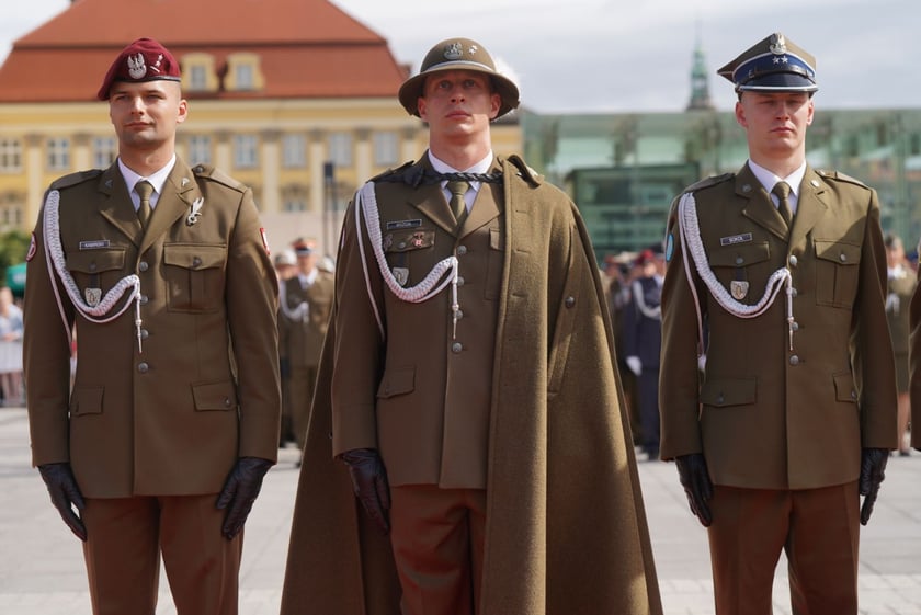 Promocja oficerska na placu Wolności we Wrocławiu
