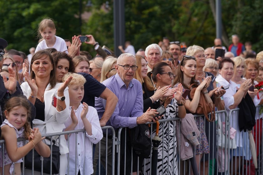 Promocja oficerska na placu Wolności we Wrocławiu