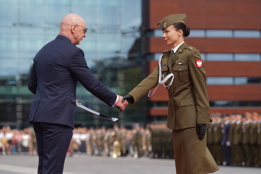 Promocja oficerska na placu Wolności we Wrocławiu