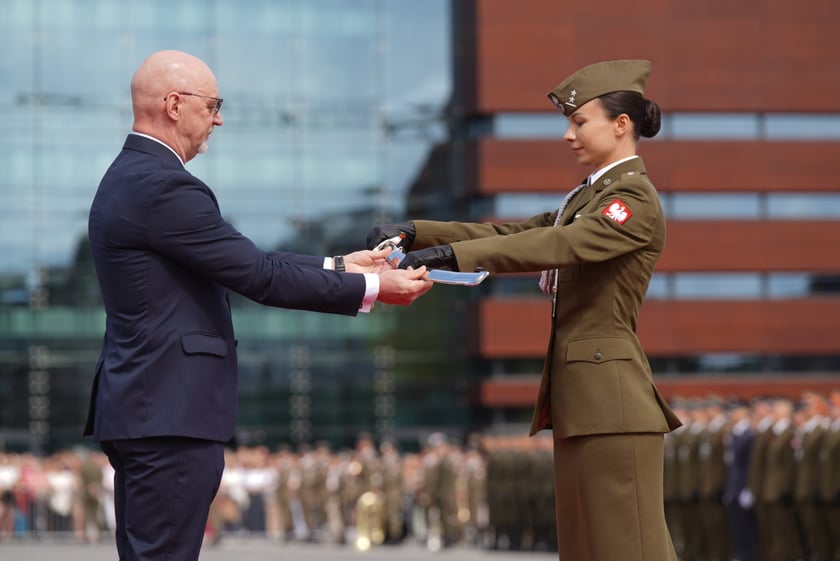 Promocja oficerska na placu Wolności we Wrocławiu