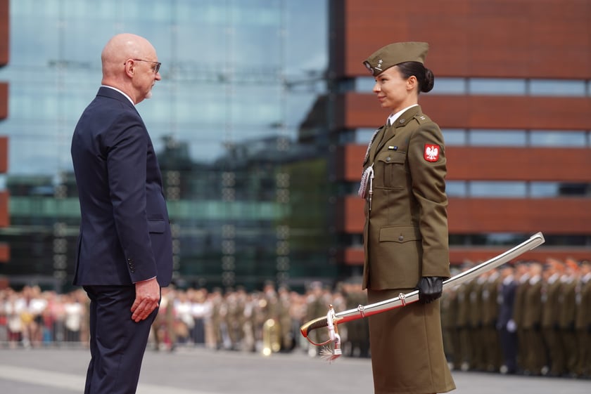 Promocja oficerska na placu Wolności we Wrocławiu