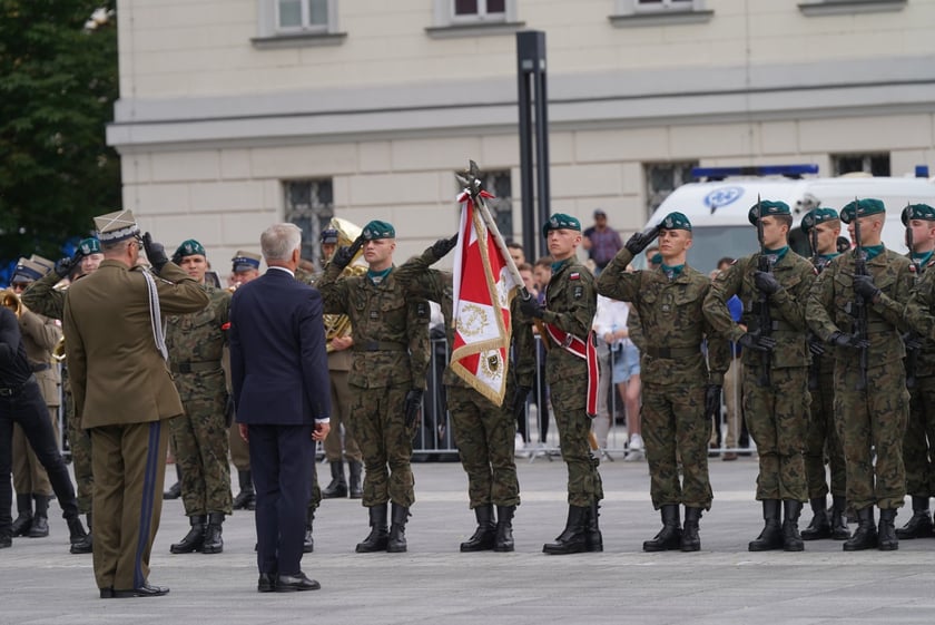 Promocja oficerska na placu Wolności we Wrocławiu